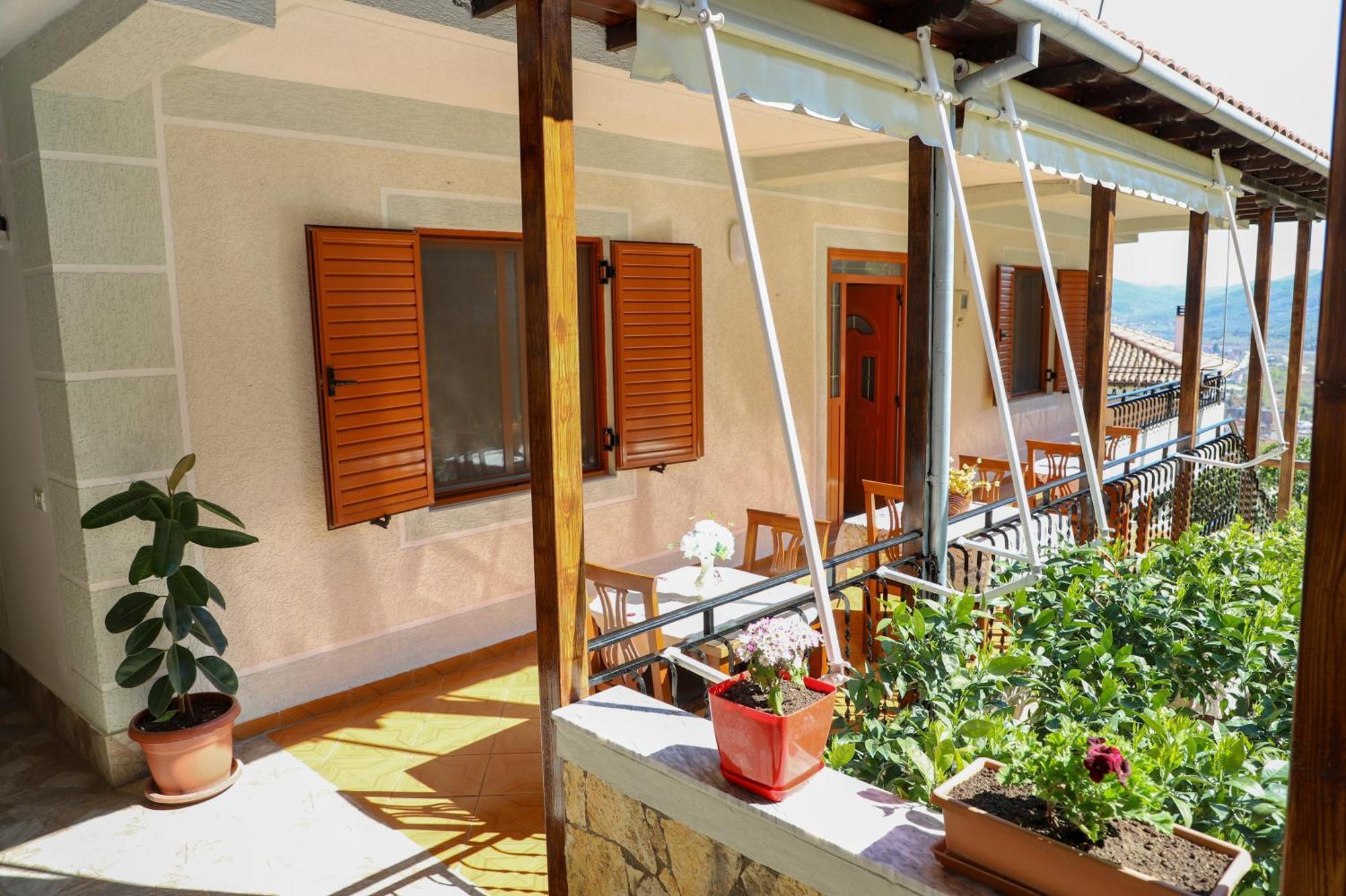 Guest House Marjo Berat Exterior foto