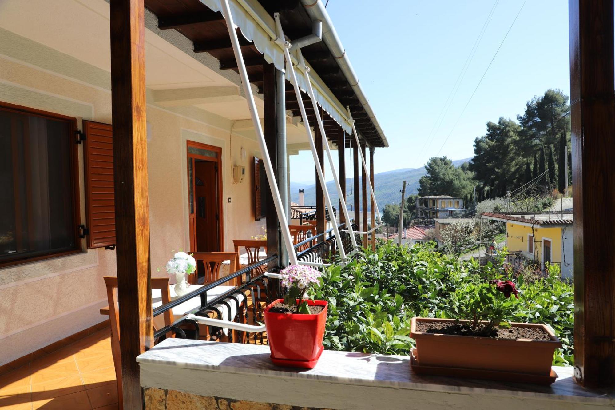 Guest House Marjo Berat Exterior foto