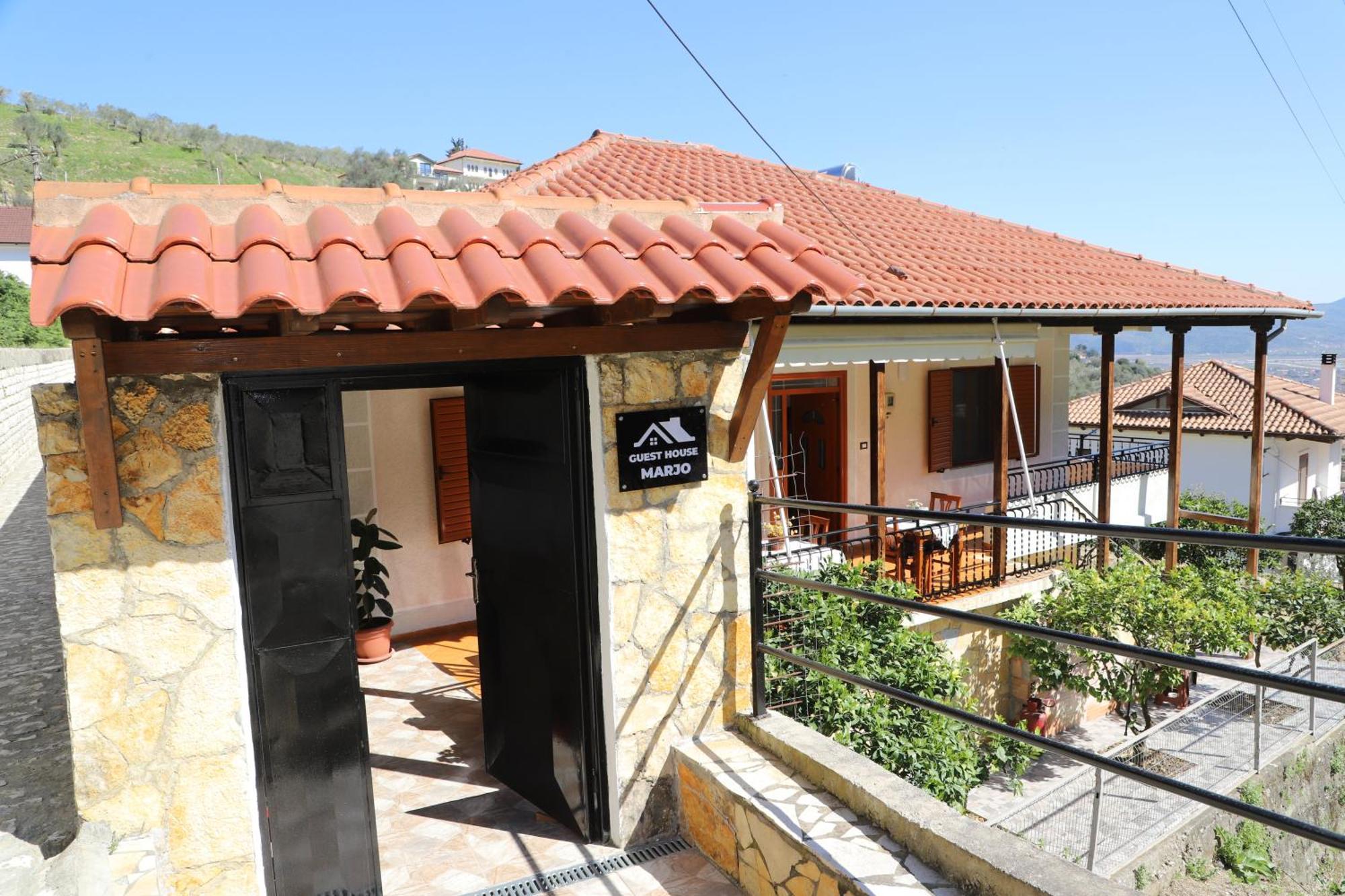 Guest House Marjo Berat Exterior foto