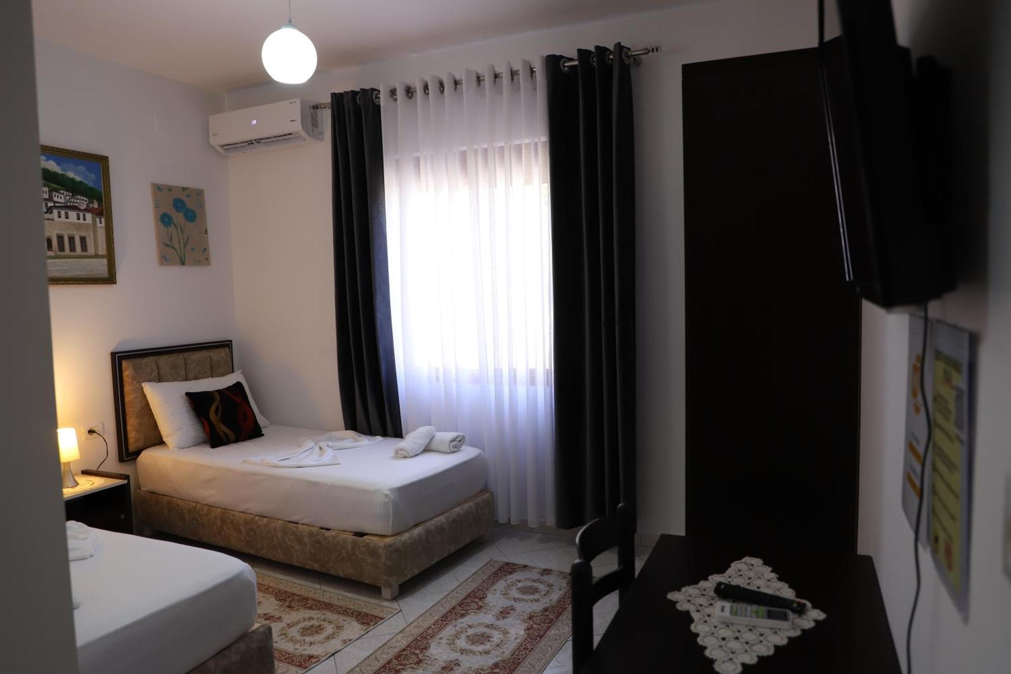 Guest House Marjo Berat Exterior foto