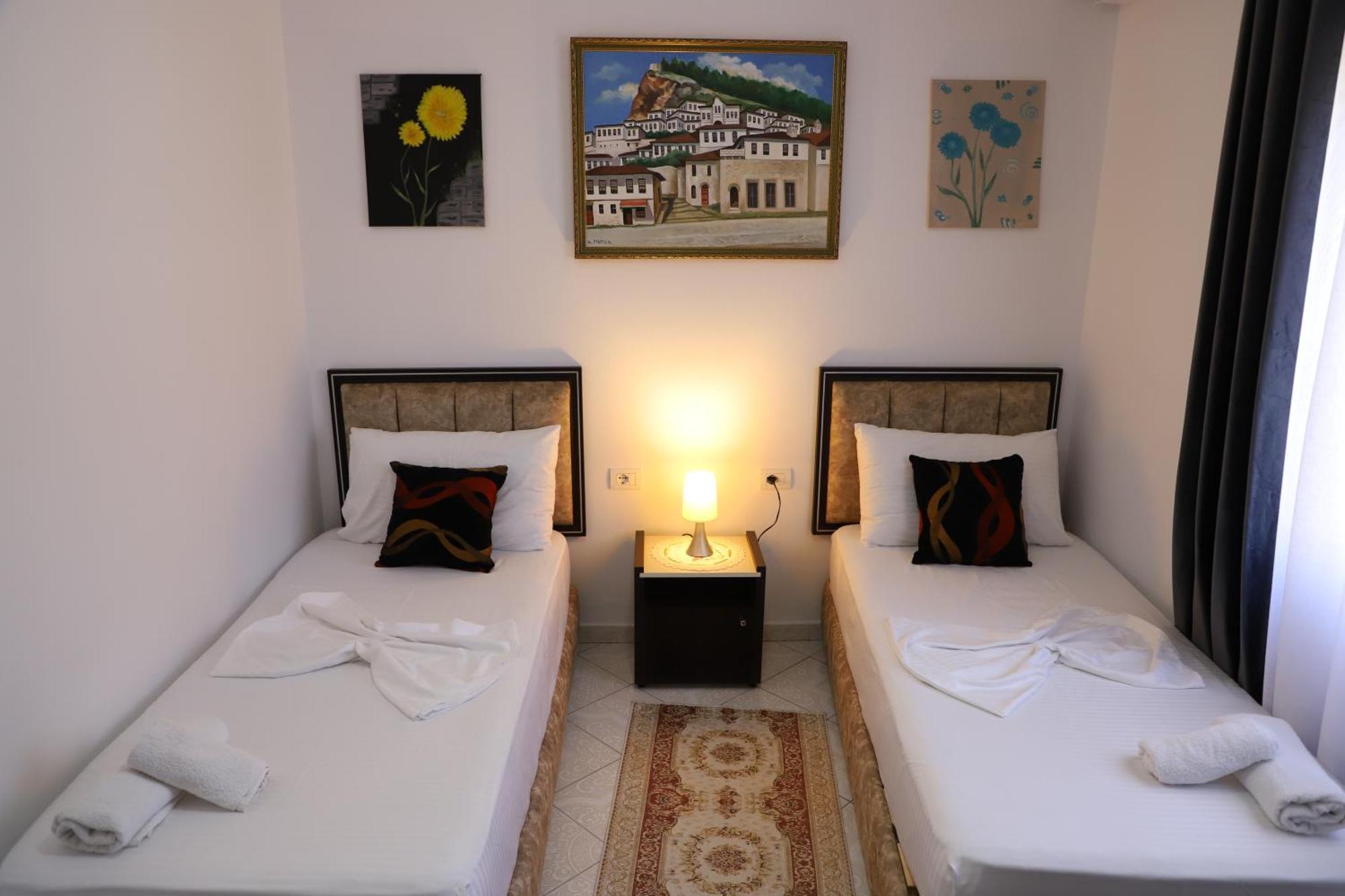 Guest House Marjo Berat Exterior foto
