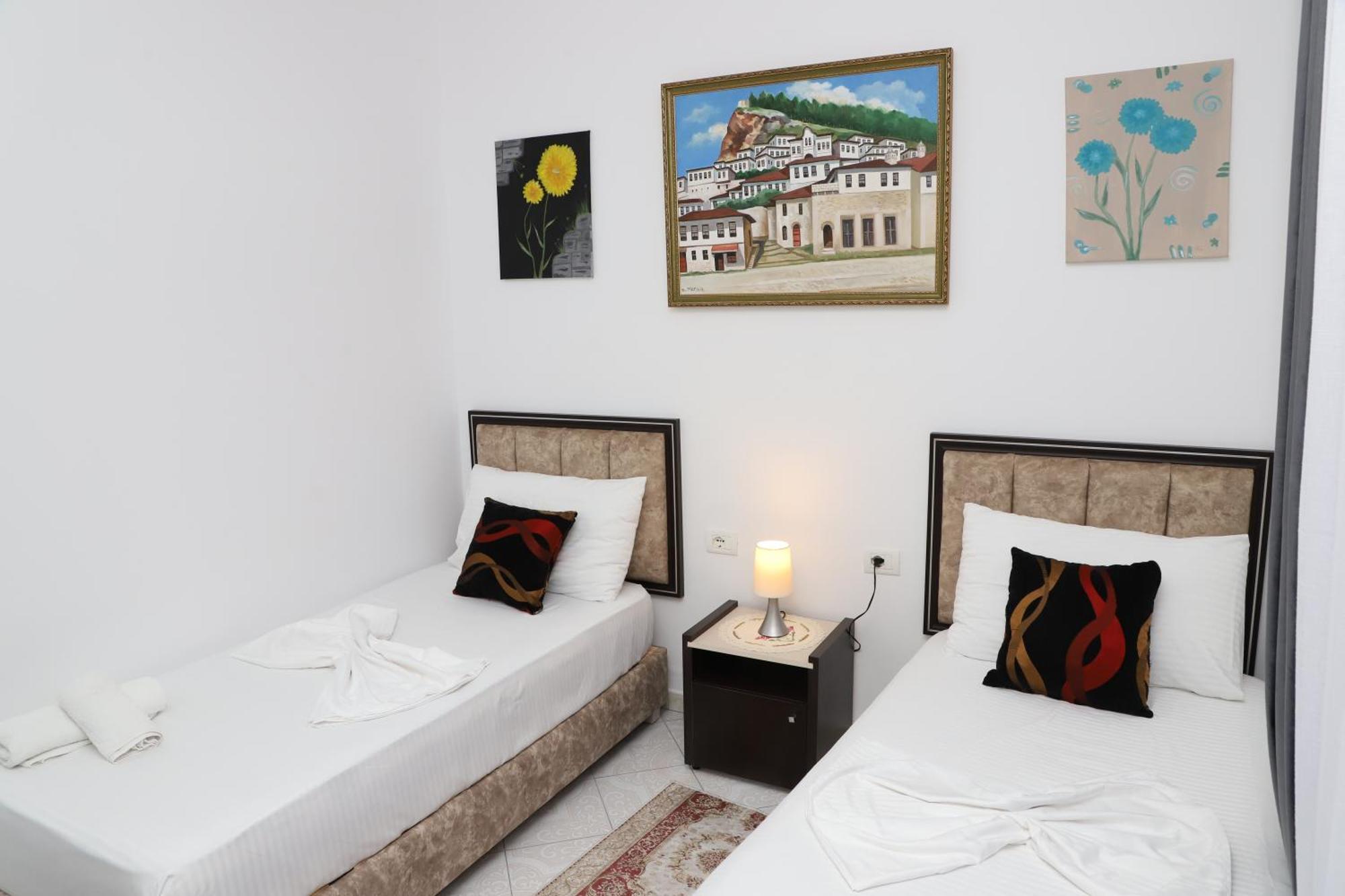 Guest House Marjo Berat Exterior foto